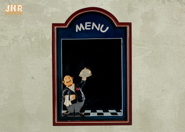 Schwarze hölzerne an der Wand befestigte Tafeln gestalteten Menü-Brett für Restaurant